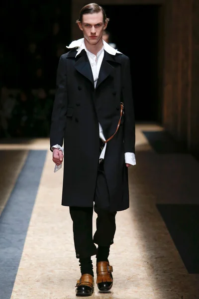 Look 30